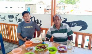 Terry (kanan) Ketua Federasi Serikat Buruh Sejahtera Indonesia (FSBSI) Kabupaten Donggala. (Foto: Istimewa)