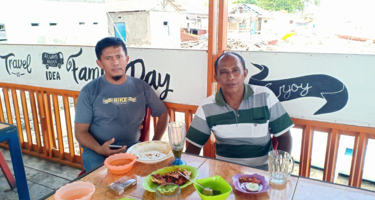 Terry (kanan) Ketua Federasi Serikat Buruh Sejahtera Indonesia (FSBSI) Kabupaten Donggala. (Foto: Istimewa)